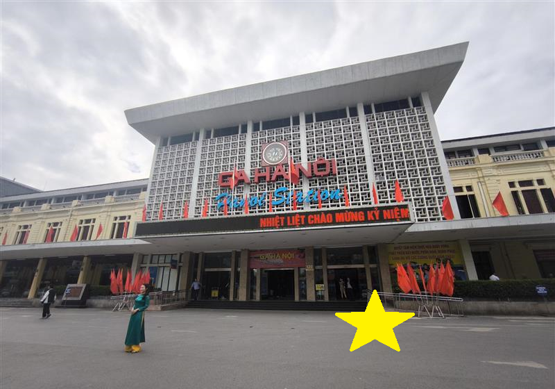 ハノイ駅（120 LE DUAN, HOAN KIEM, HANOI） 正面玄関前 ご集合